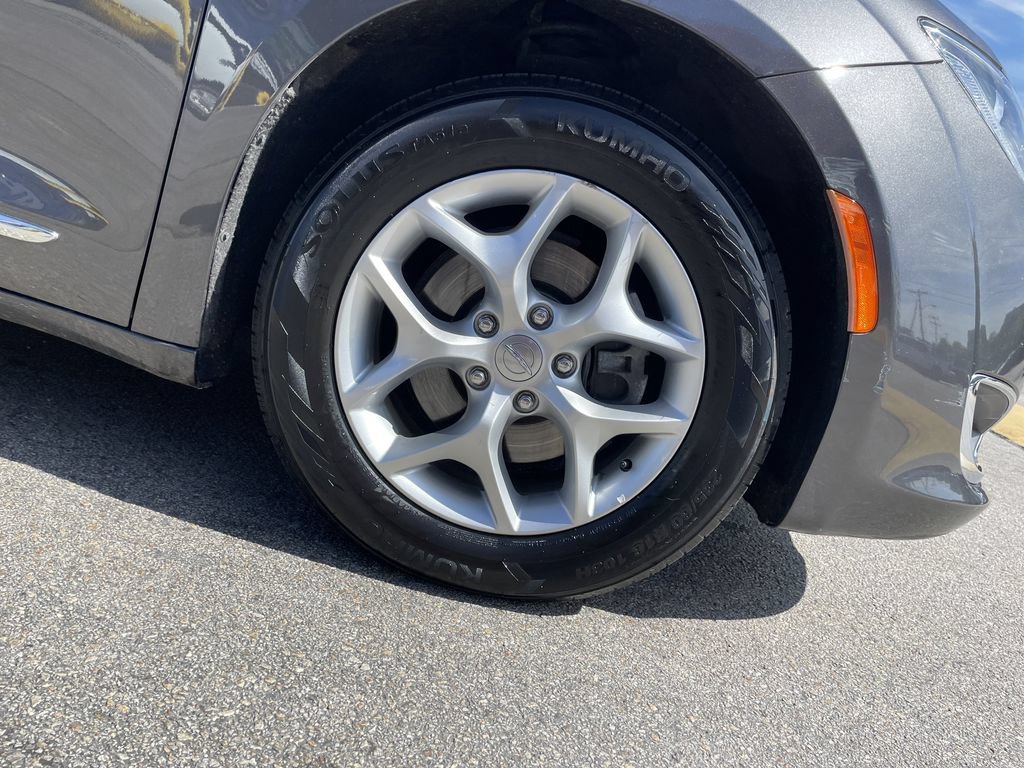 Certified 2019 Chrysler Pacifica Limited FWD image 11