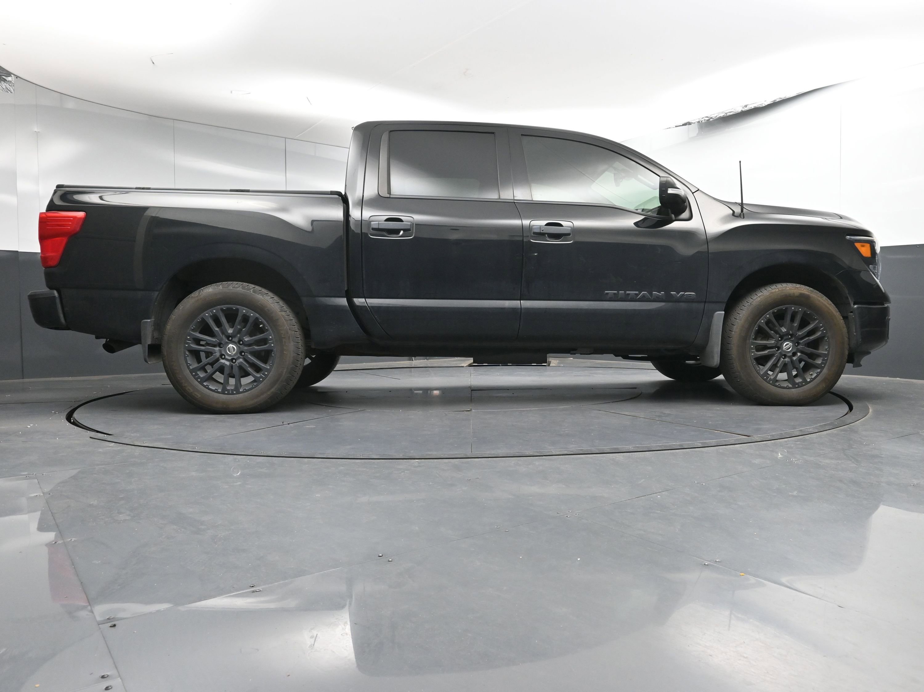 Used 2019 Nissan Titan SV w/ SV Convenience Package image 24