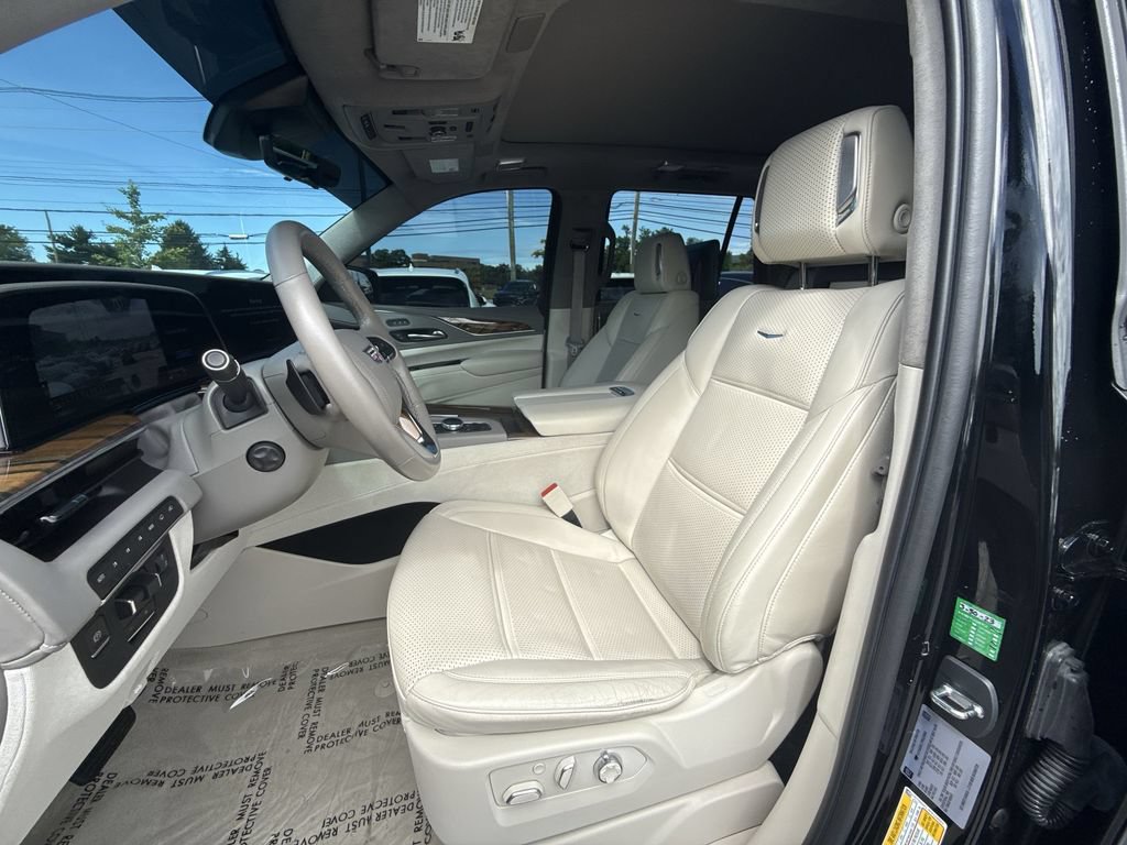 Used 2023 Cadillac Escalade Sport Platinum w/ LPO, ONYX Package AWD/4WD image 11