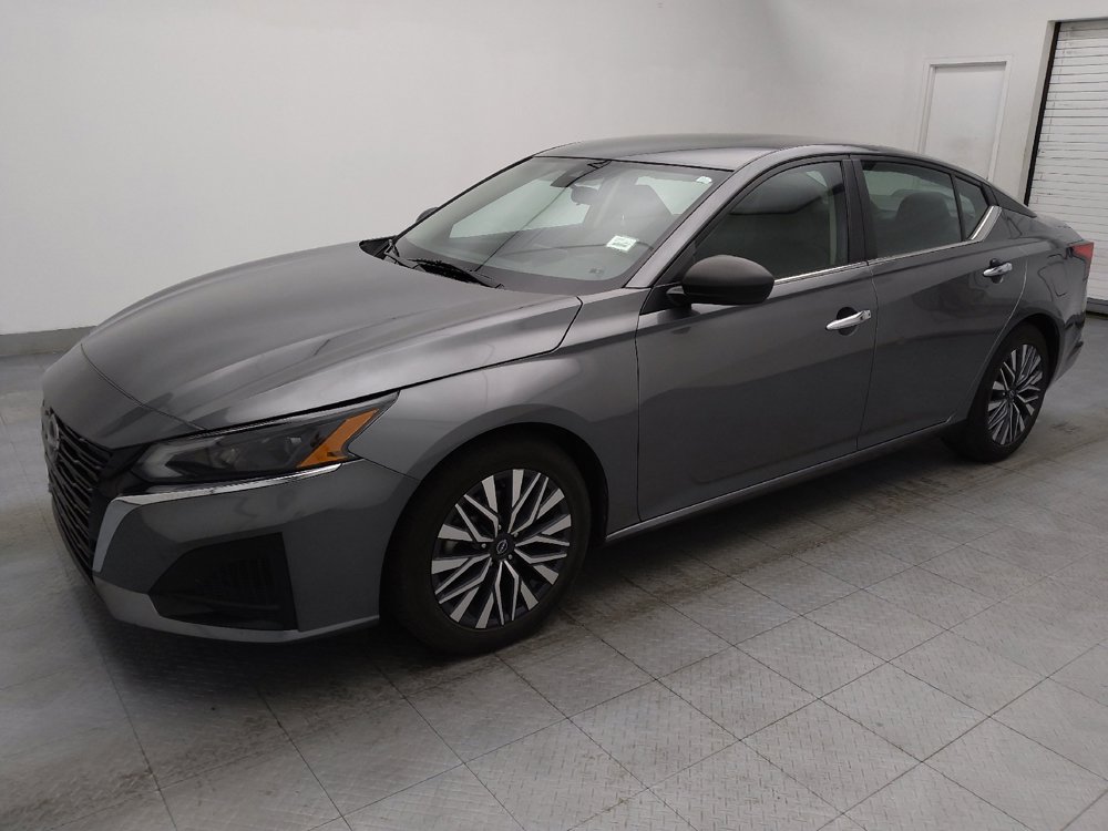 Used 2024 Nissan Altima 2.5 SV image 2