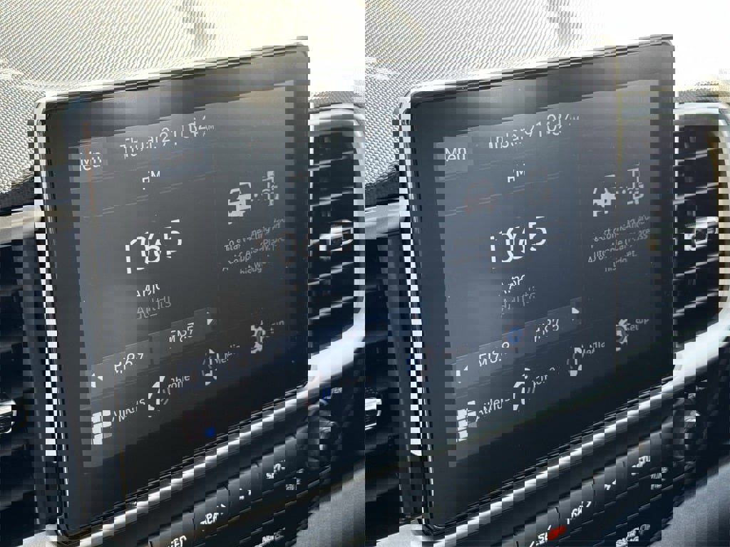 Used 2025 Hyundai Venue SEL image 17