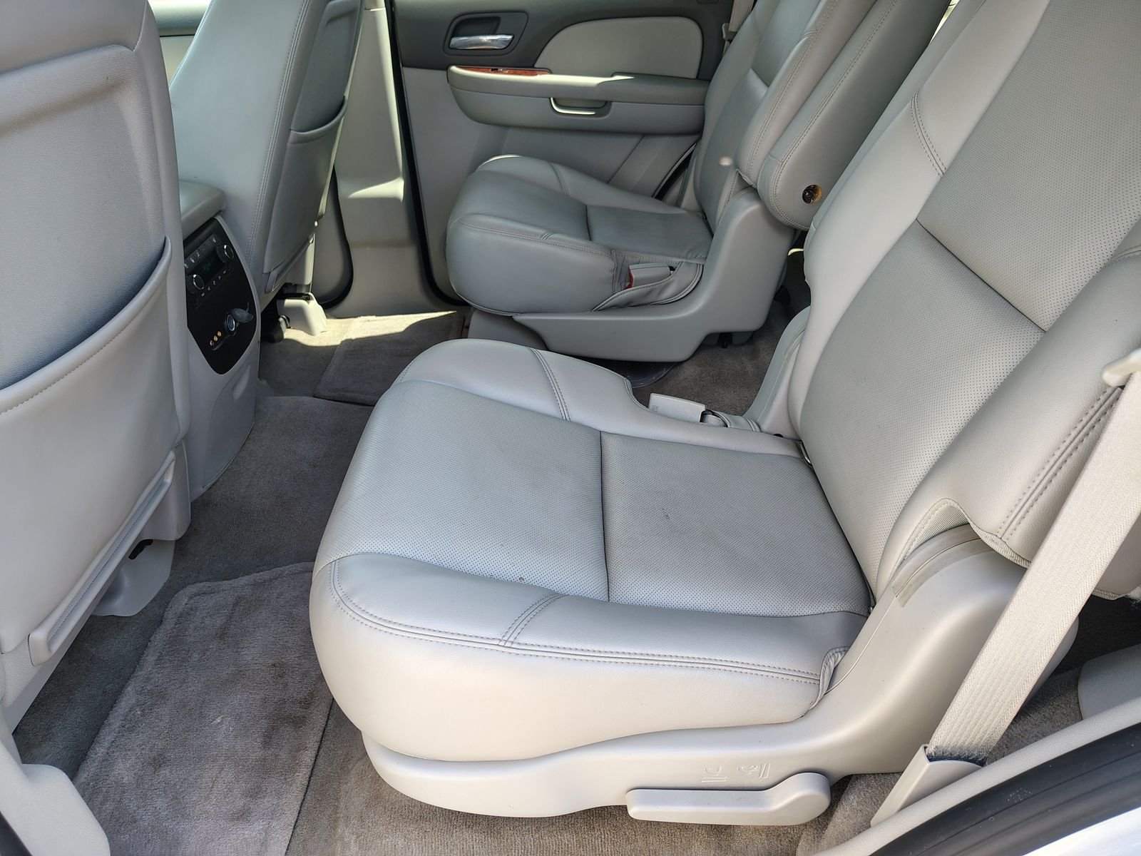 Used 2011 Chevrolet Tahoe LTZ RWD image 27