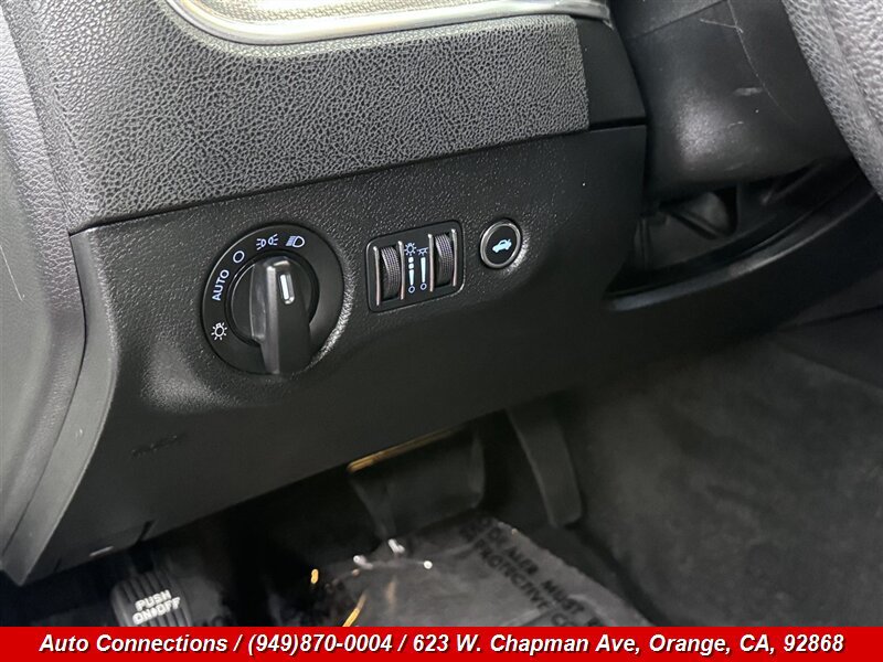 Used 2011 Dodge Charger SE RWD image 17