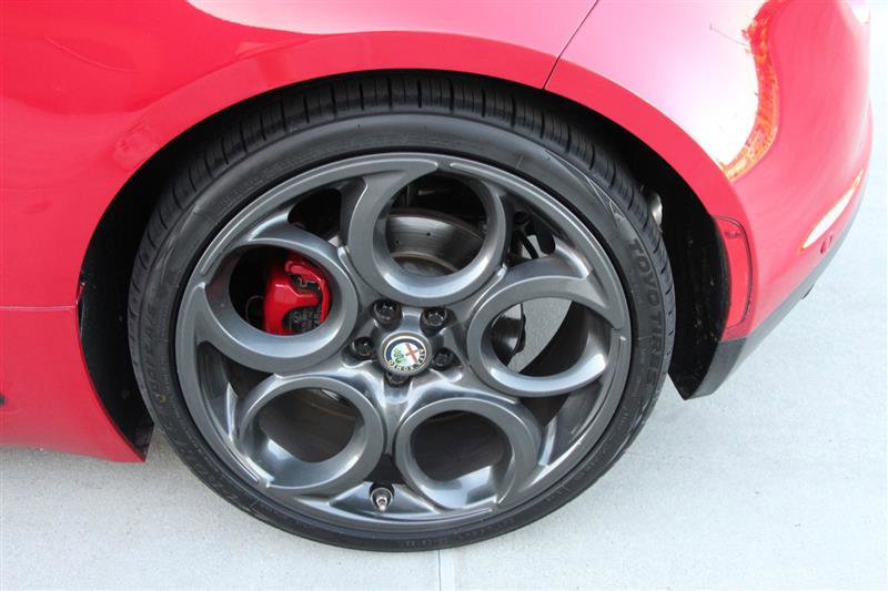 Used 2015 Alfa Romeo 4C Launch Edition w/ Convenience Group RWD image 34