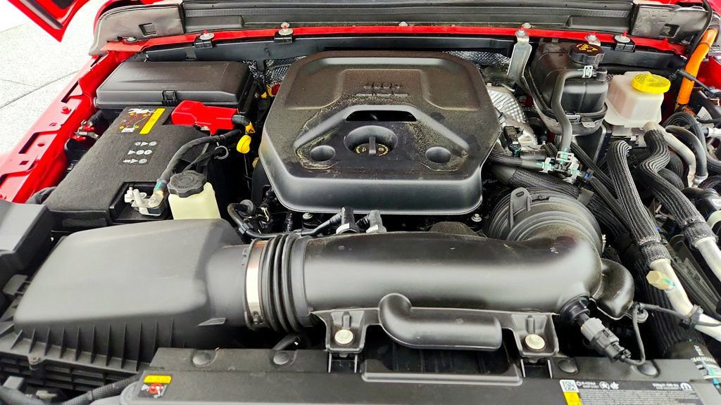 Used 2025 Jeep Wrangler Unlimited Sahara w/ Safety Group AWD/4WD image 26