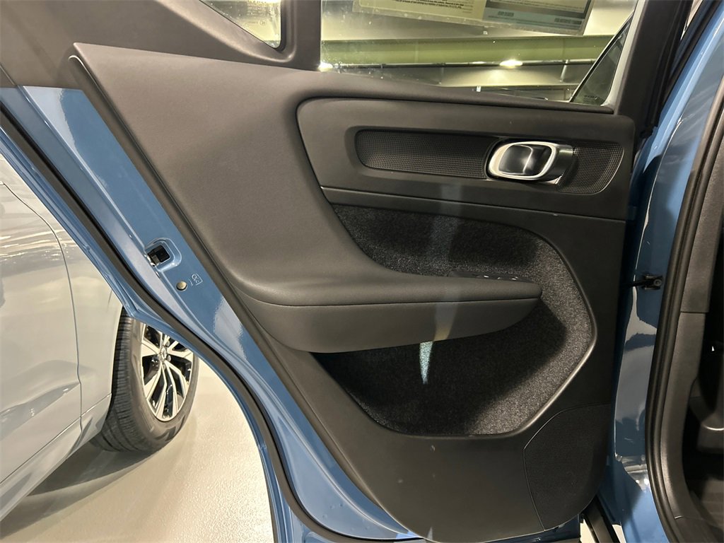 Certified 2024 Volvo XC40 B5 Plus w/ Protection Package Premier image 22