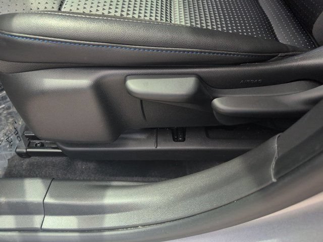 Used 2025 Chevrolet Trax LT w/ LT Convenience Package FWD image 14