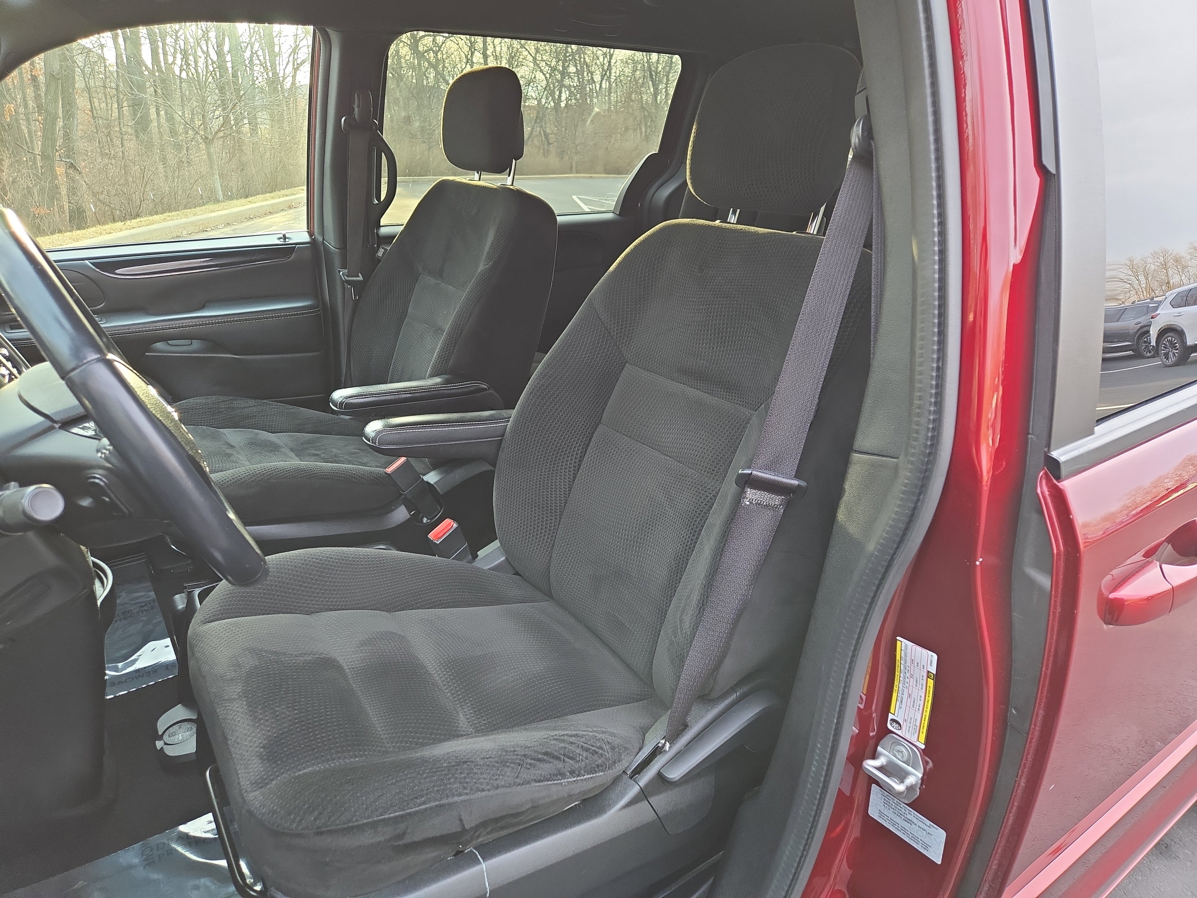 Used 2017 Dodge Grand Caravan SE image 12