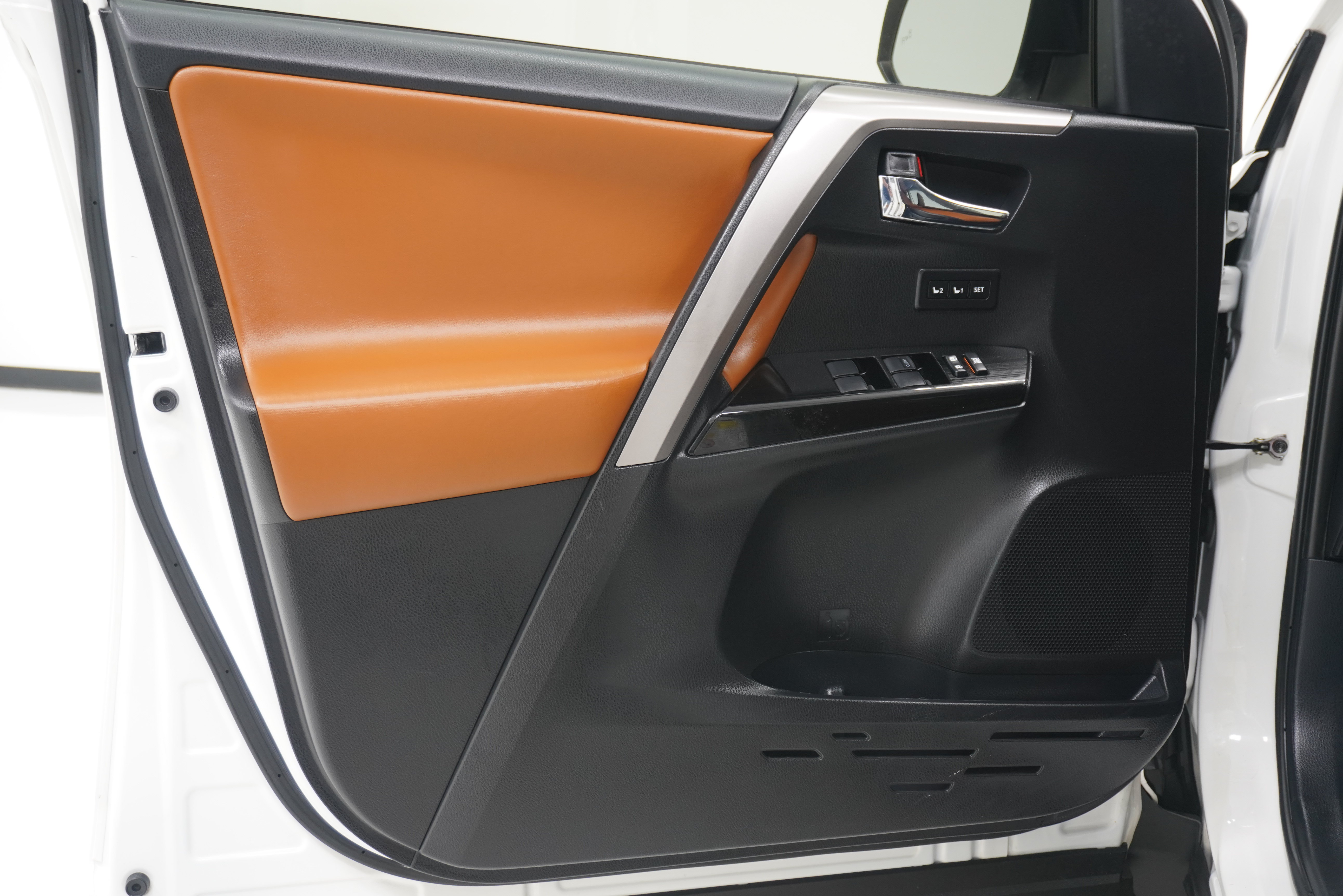 Used 2018 Toyota RAV4 Limited FWD image 13
