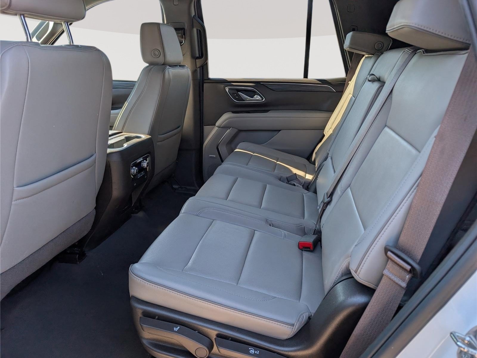 Used 2024 GMC Yukon SLT AWD/4WD image 17
