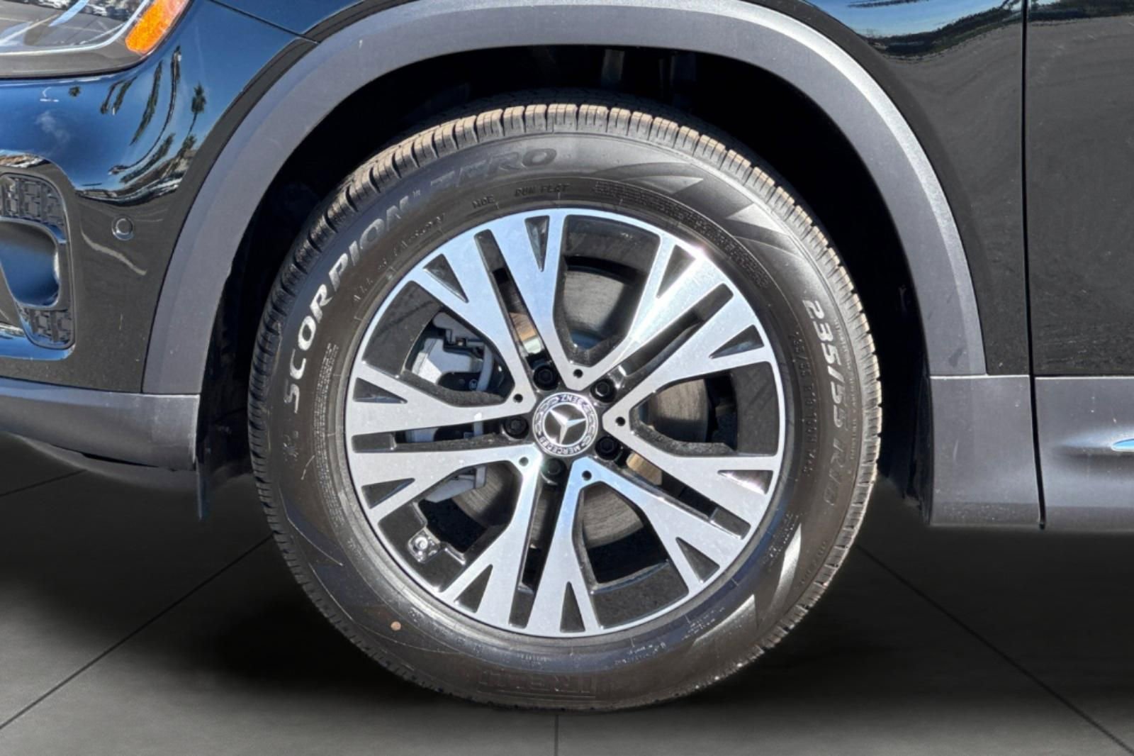 New 2026 Mercedes-Benz GLB 250 image 5