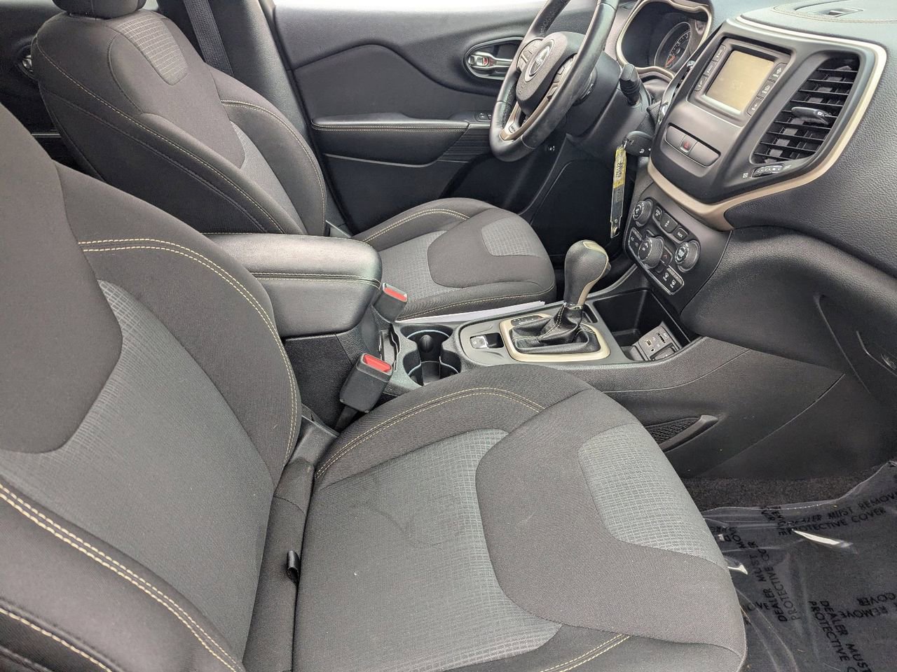 Used 2016 Jeep Cherokee Latitude FWD image 9
