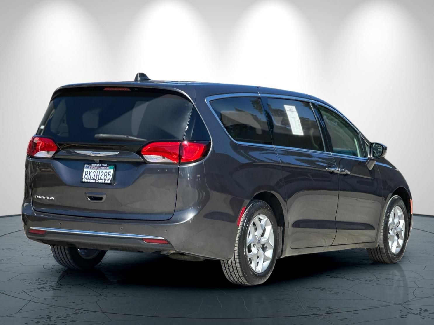 Used 2019 Chrysler Pacifica Touring Plus w/ Tire & Wheel Group FWD image 4