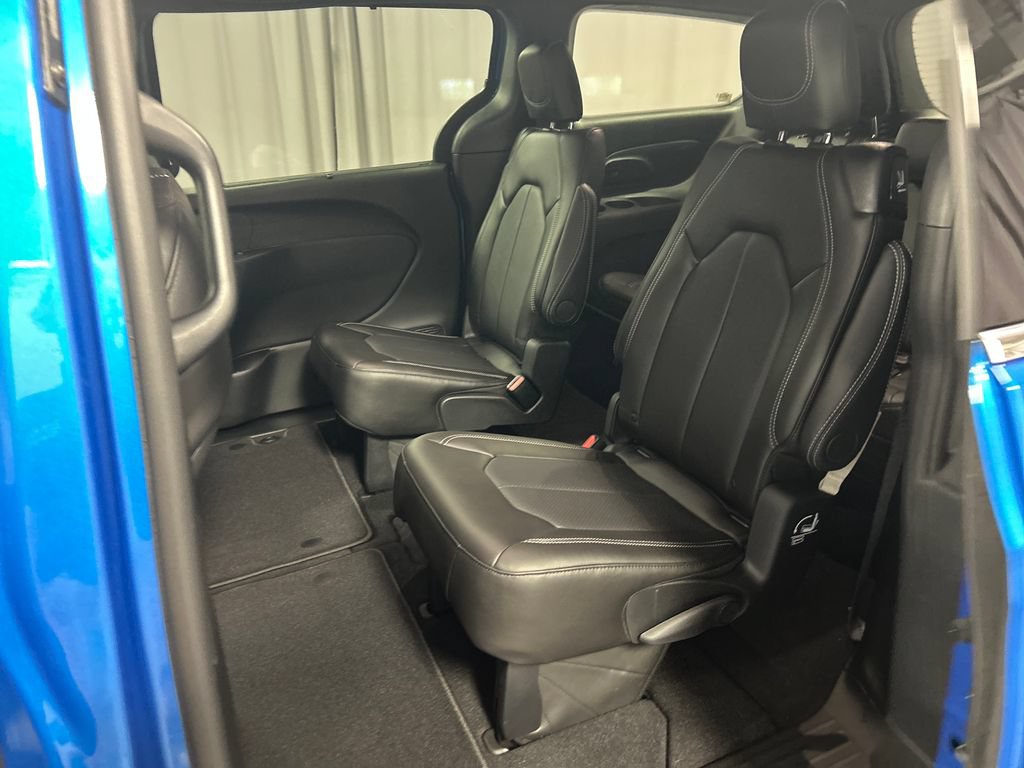 New 2027 Chrysler Pacifica Select w/ Family Tech Group FWD image 21