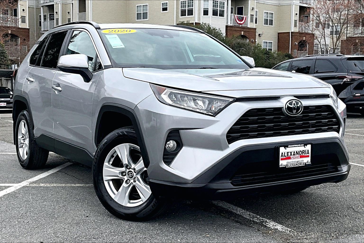 Used 2020 Toyota RAV4 XLE w/ Convenience Package image 2