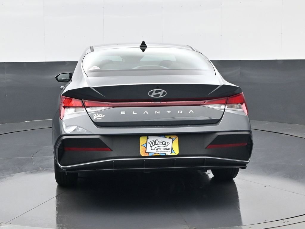 New 2026 Hyundai Elantra SE FWD image 6