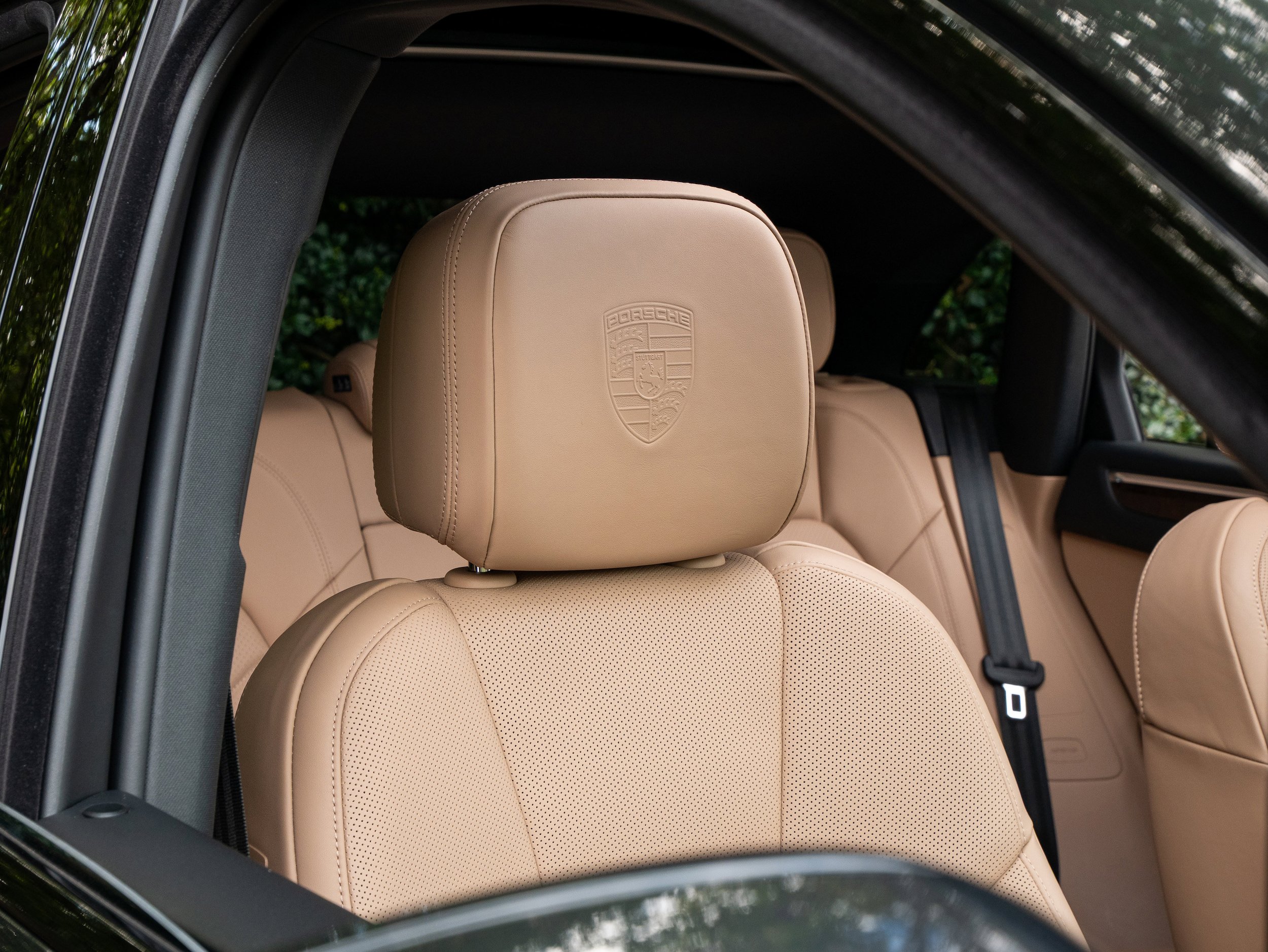 Certified 2025 Porsche Macan AWD/4WD image 31