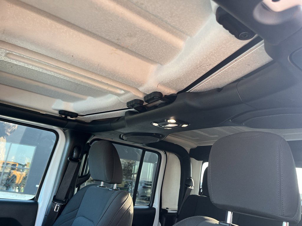 Used 2023 Jeep Gladiator Sport image 18