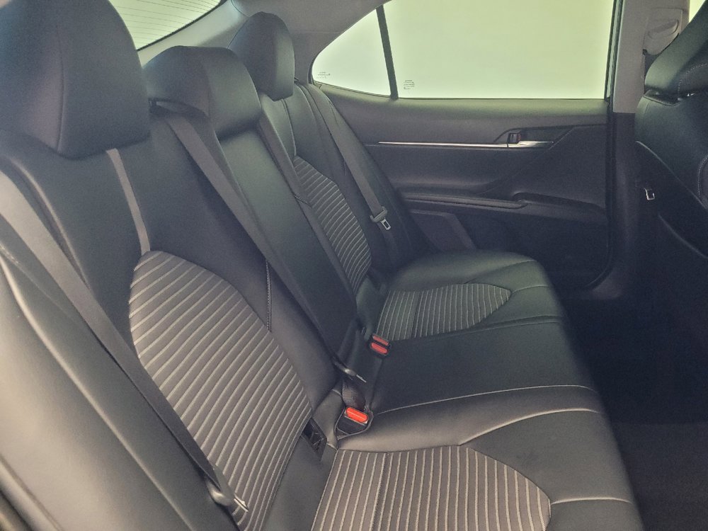 Used 2022 Toyota Camry SE image 19