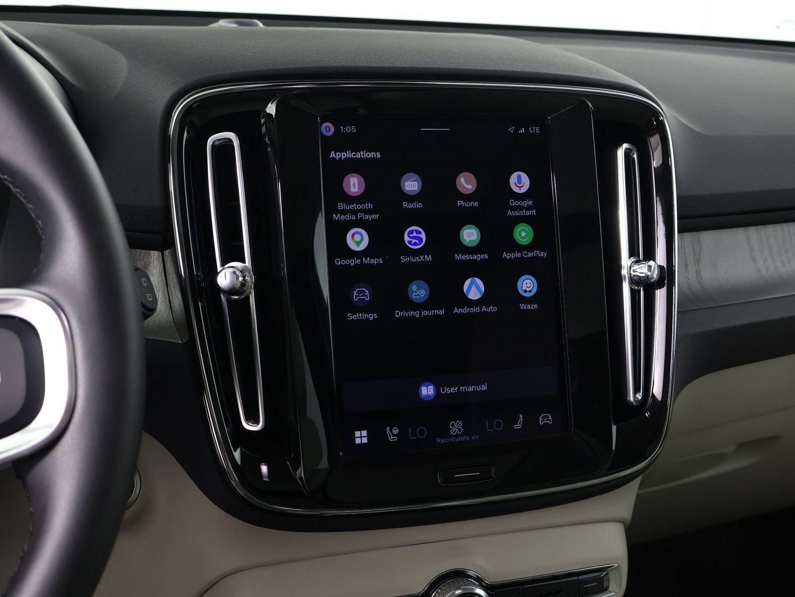 Certified 2026 Volvo XC40 B5 Plus AWD/4WD image 9