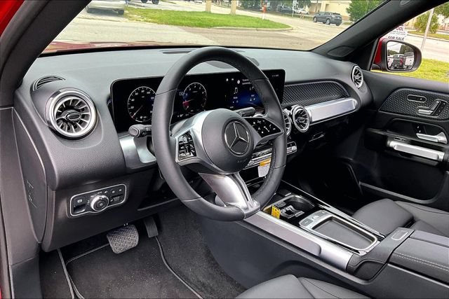 Used 2025 Mercedes-Benz GLB 250 4MATIC image 14