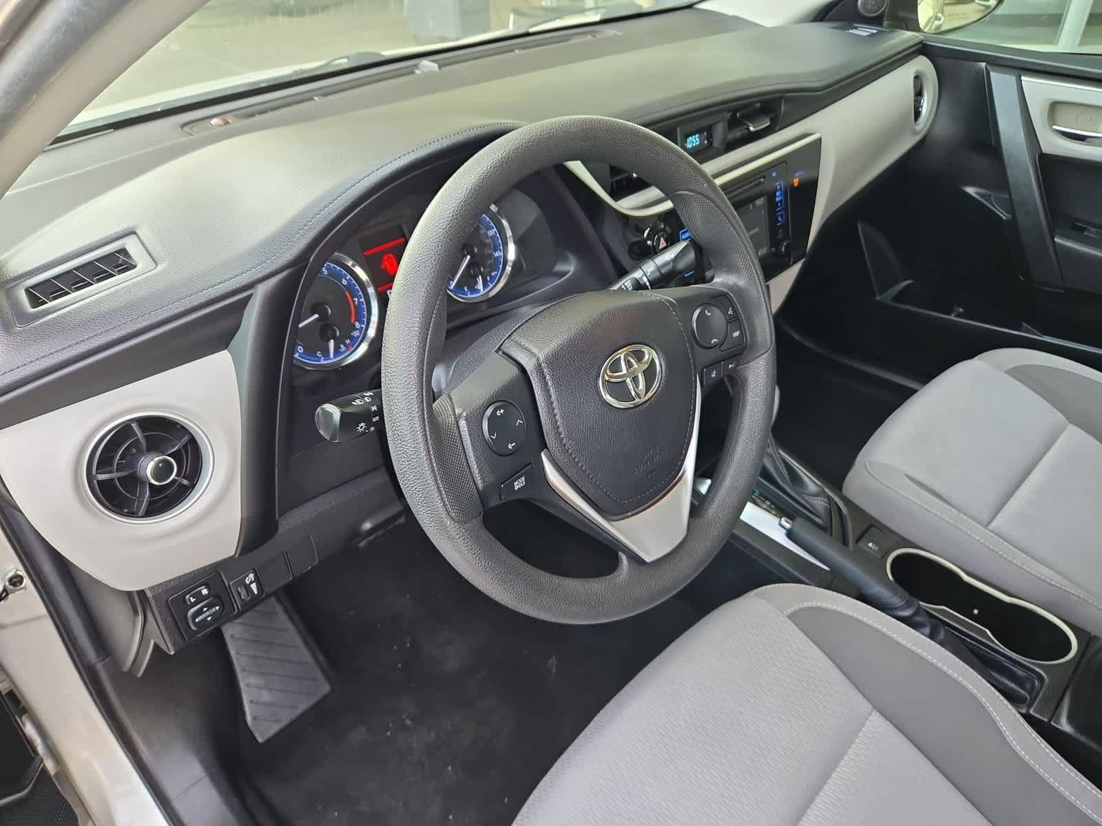 Used 2019 Toyota Corolla LE w/ Carpet Mat Package (TMS) FWD image 10