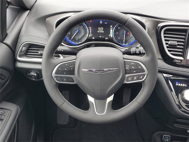 New 2026 Chrysler Pacifica Select image 13
