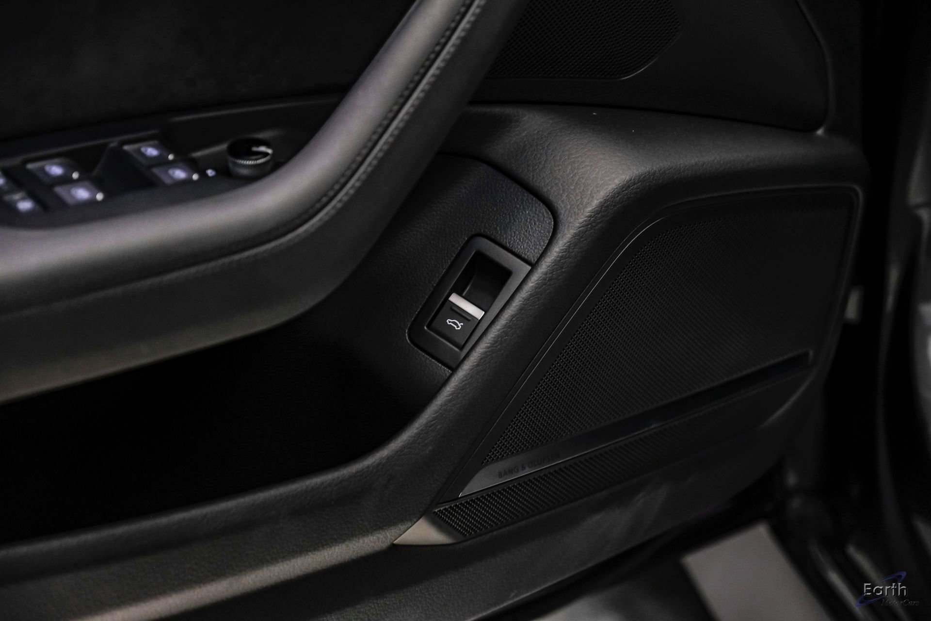 Used 2023 Audi RS 6 w/ Black Optic Package image 95