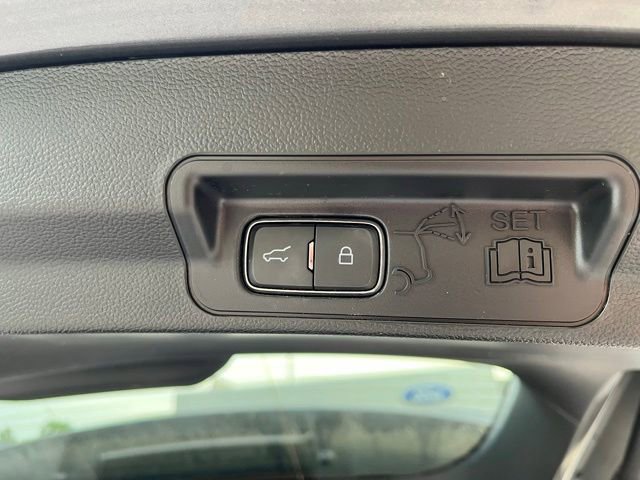 Used 2022 Ford Explorer XLT w/ Equipment Group 202A AWD/4WD image 9