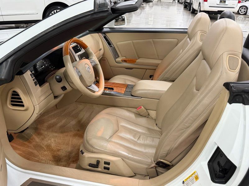 Used 2008 Cadillac XLR RWD image 20