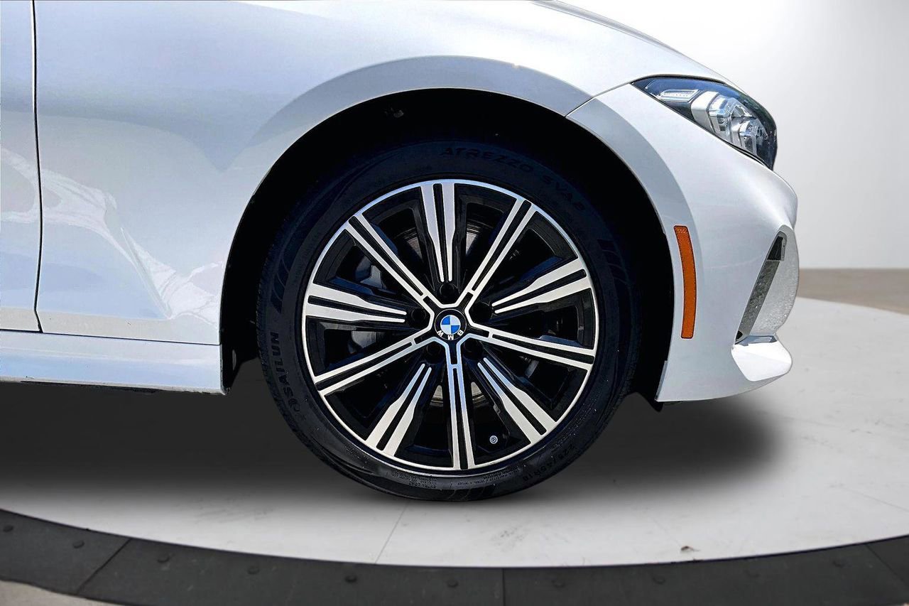 Used 2025 BMW 330i xDrive Sedan AWD/4WD image 34
