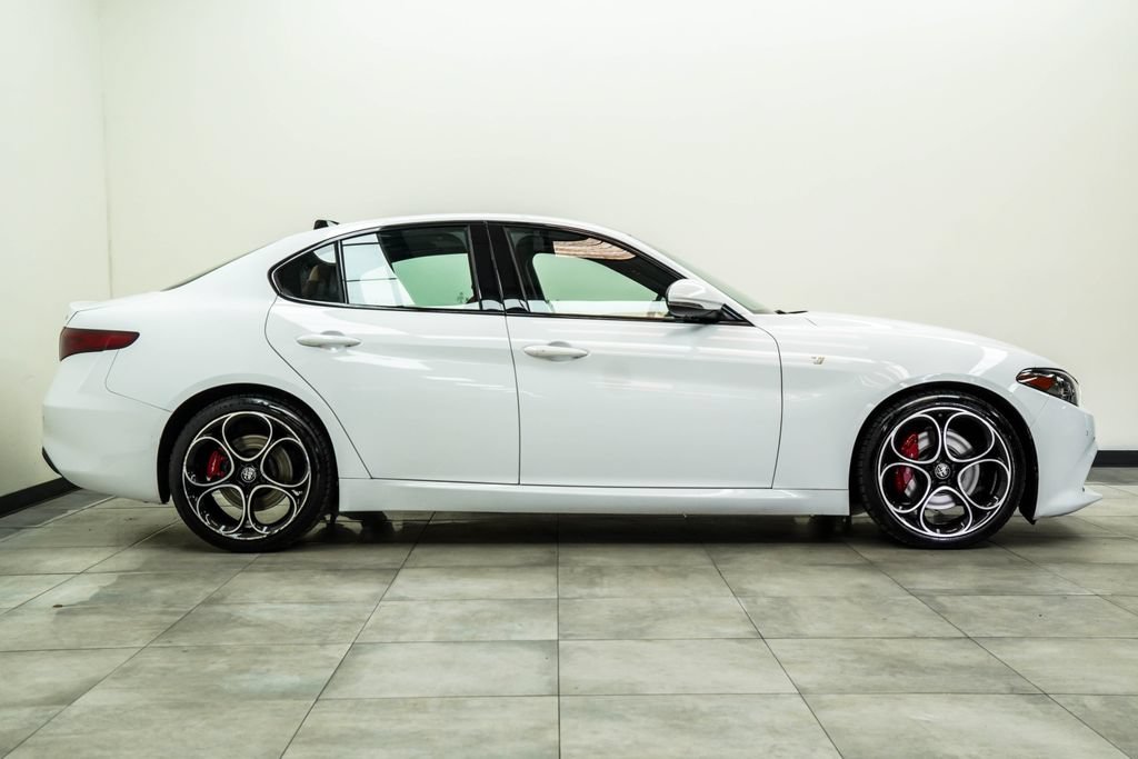 Used 2022 Alfa Romeo Giulia Ti w/ Active Assist Plus Package RWD image 10