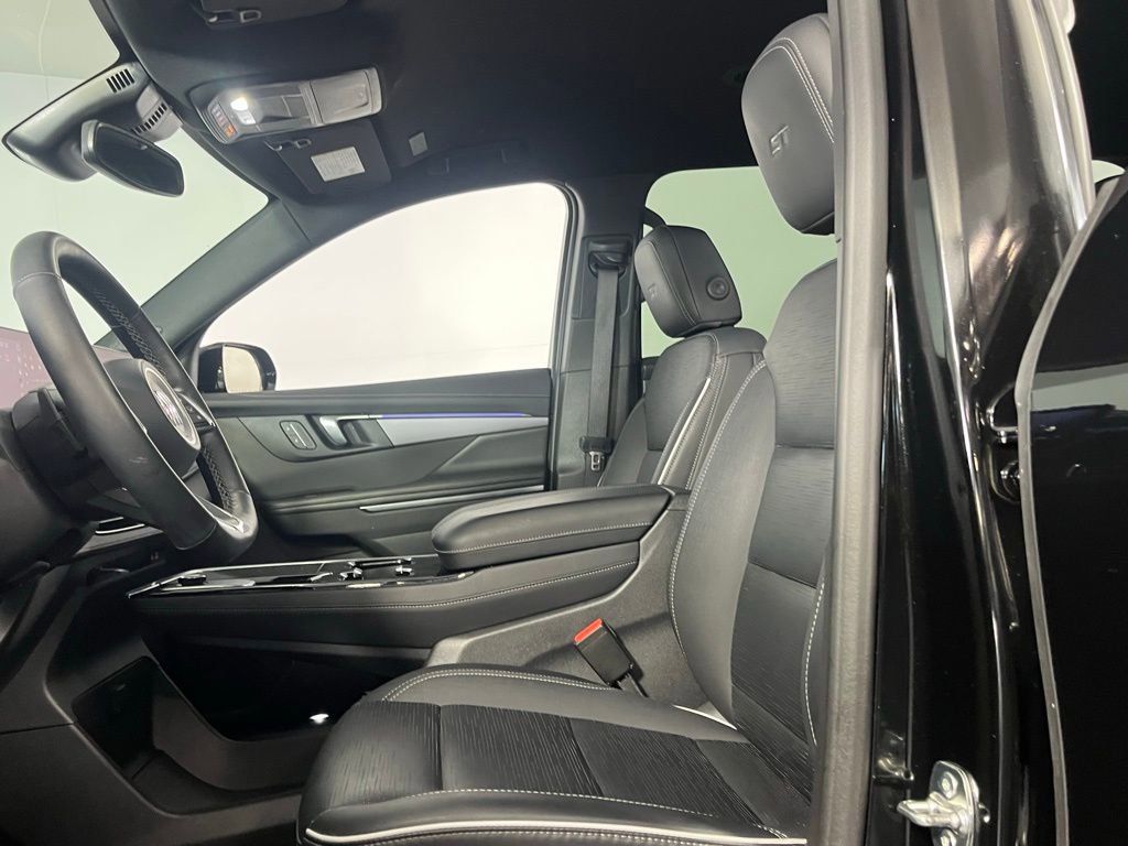 Used 2025 Buick Enclave Sport Touring image 24