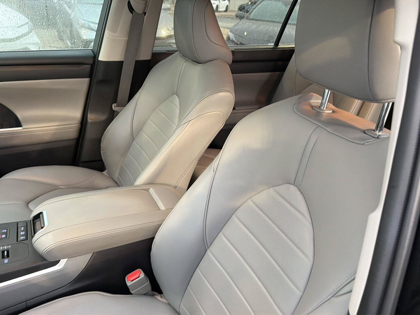 Certified 2021 Toyota Highlander XLE AWD/4WD image 29