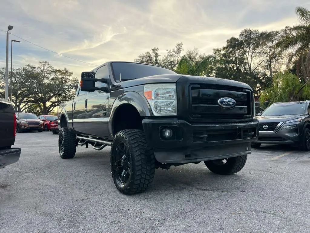 Used 2011 Ford F250 XLT w/ XLT Premium Pkg image 3