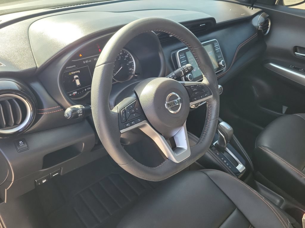 Used 2019 Nissan Kicks SR w/ SR Premium Package FWD image 17