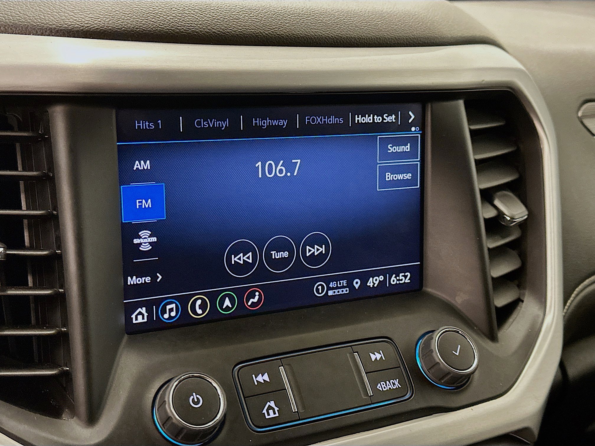 Used 2023 GMC Acadia SLT w/ Technology Package image 21