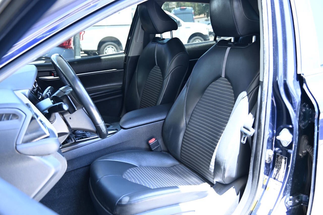 Used 2022 Toyota Camry SE w/ Carpet Mat Package (TMS) FWD image 10