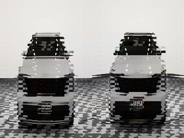 Used 2024 Kia Sorento S image 3