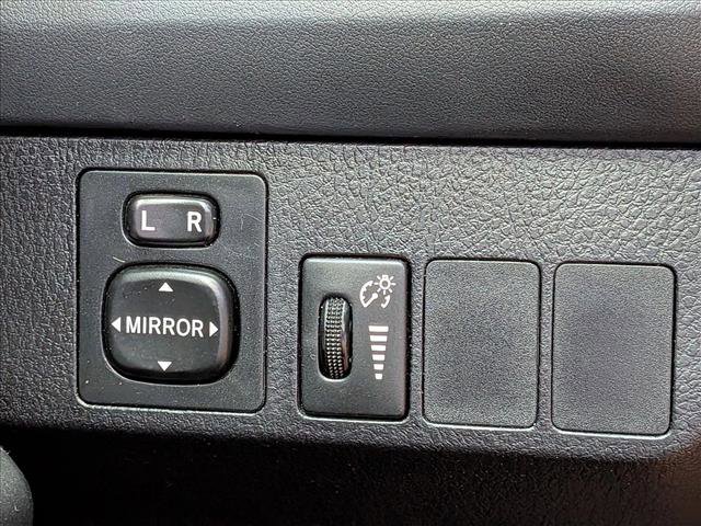 Used 2016 Toyota RAV4 LE FWD image 11