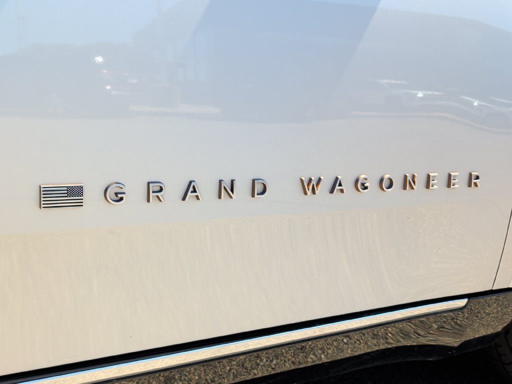 Used 2024 Jeep Grand Wagoneer L Series III AWD/4WD image 41