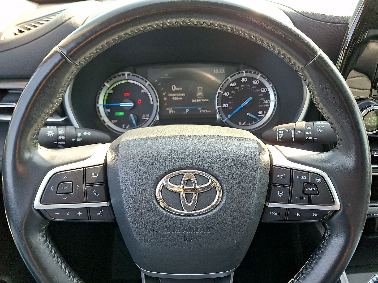 Used 2022 Toyota Highlander XLE AWD/4WD image 16