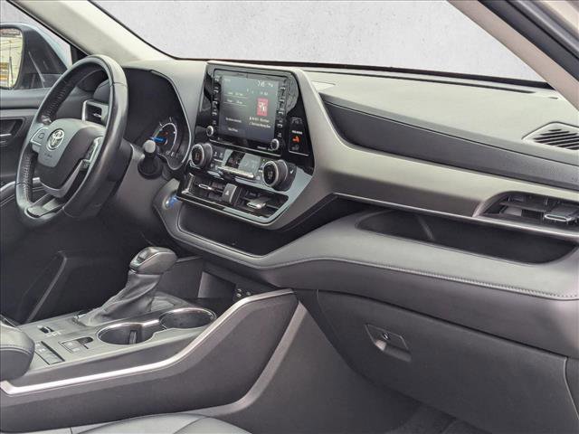 Used 2022 Toyota Highlander XLE FWD image 22