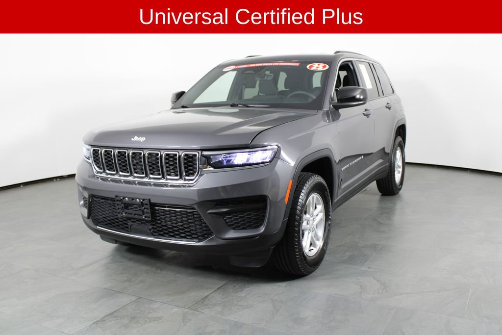 Used 2025 Jeep Grand Cherokee Laredo image 2