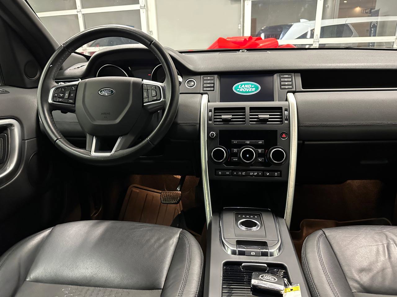 Used 2019 Land Rover Discovery Sport SE image 28
