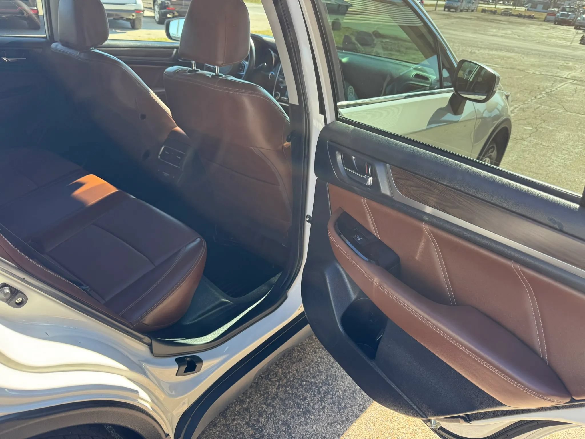 Used 2018 Subaru Outback 3.6R Touring AWD/4WD image 13