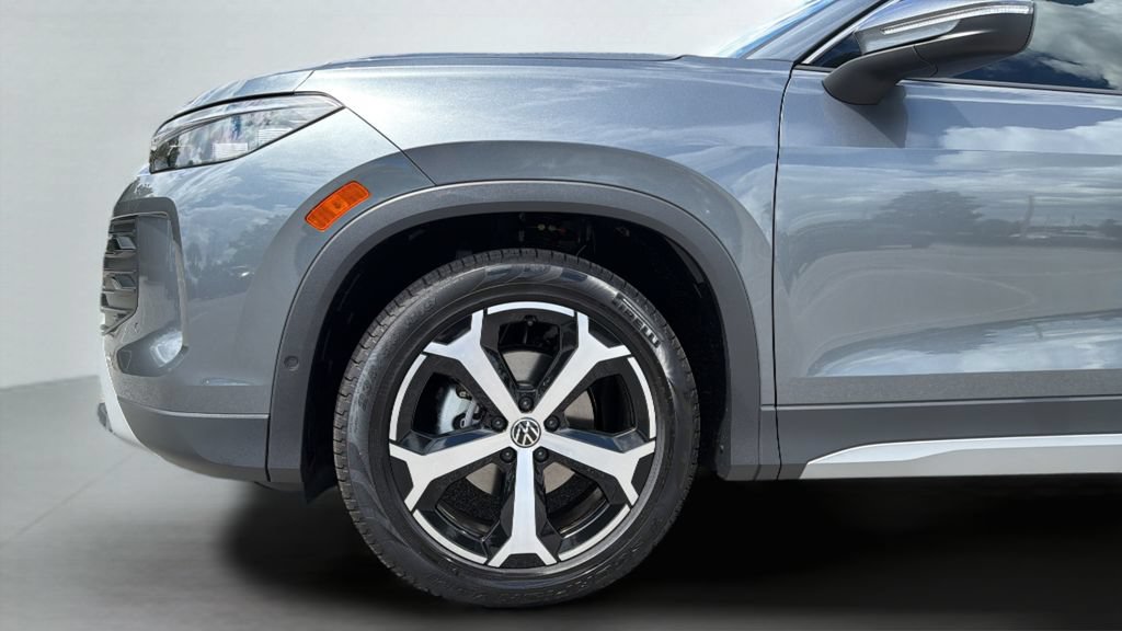 New 2026 Volkswagen Tiguan SE FWD image 38