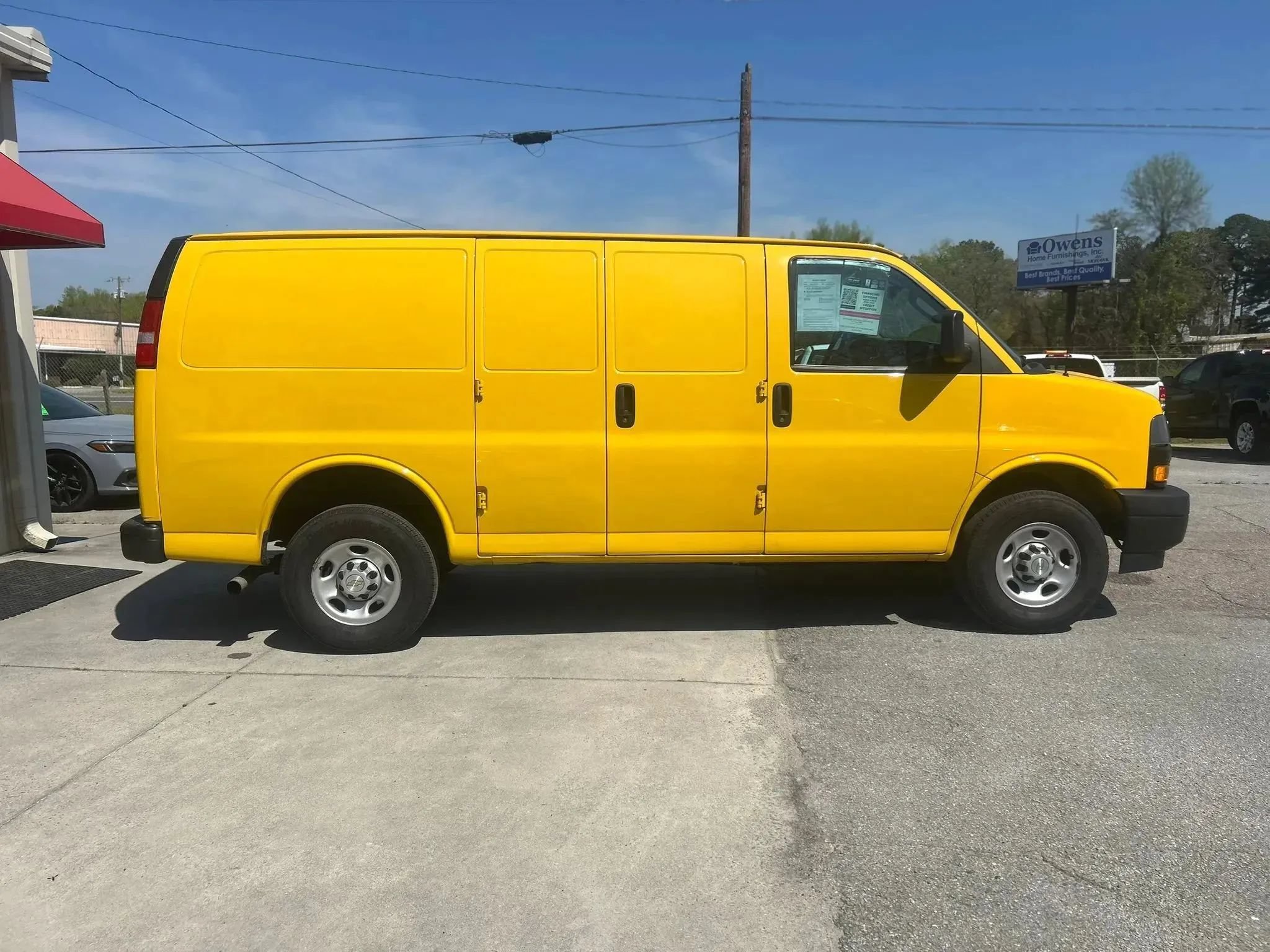 Used 2023 Chevrolet Express 2500 RWD image 5