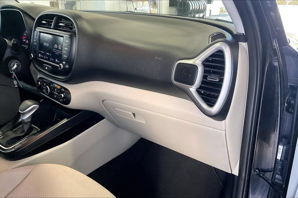 Used 2022 Kia Soul LX FWD image 22