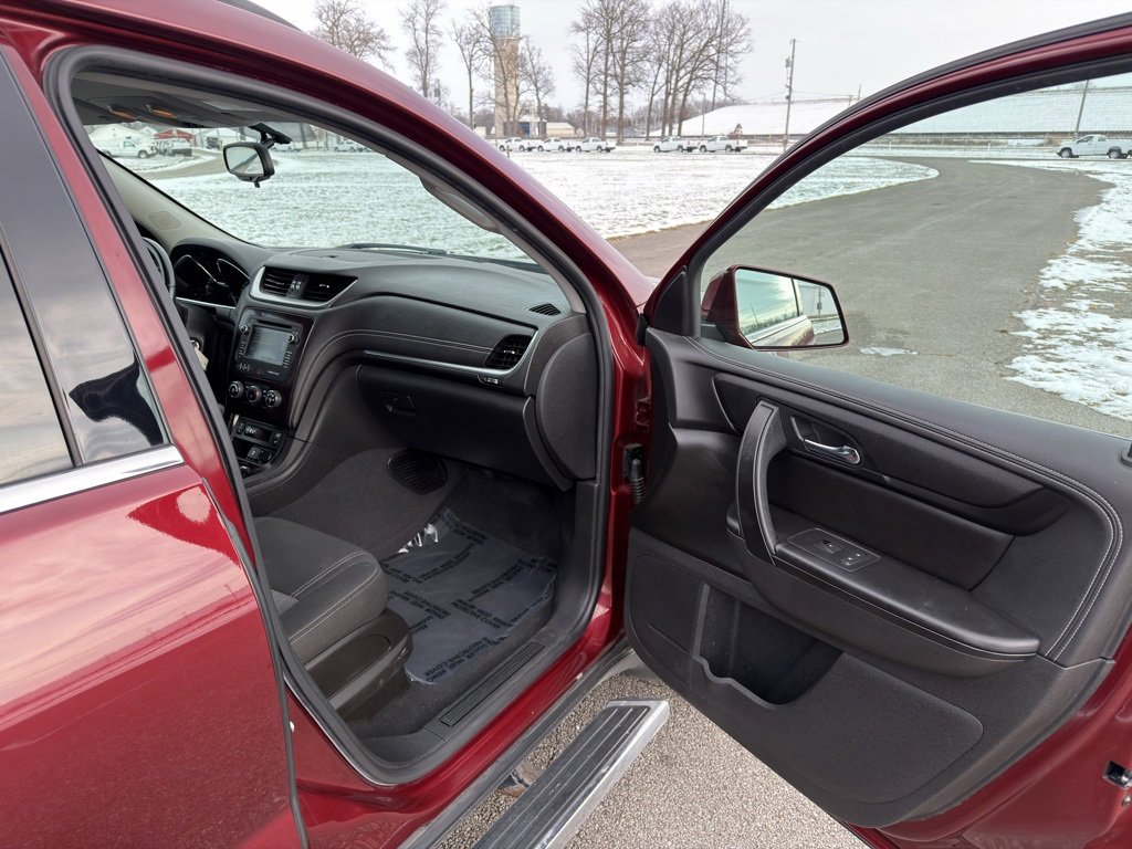 Used 2017 Chevrolet Traverse LT w/ Style and Technology Package image 44